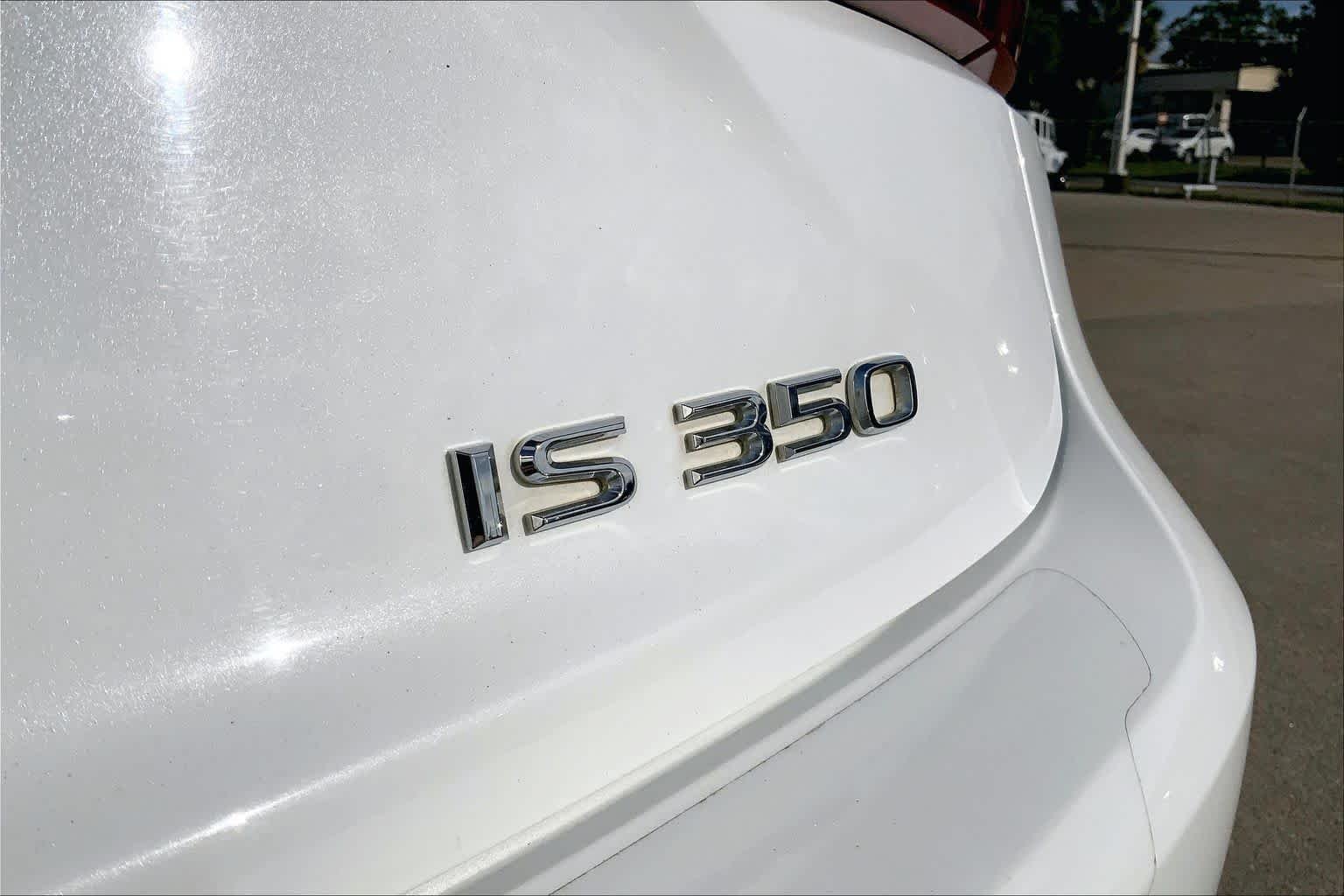 Used 2014 Ultra White Lexus  image 30
