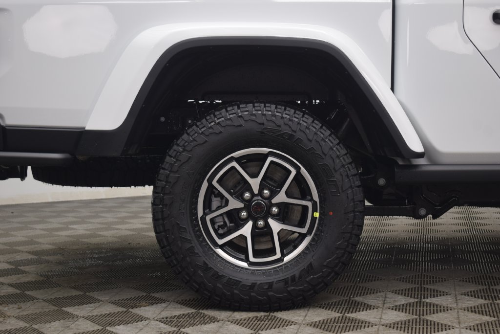 New 2026 Bright White Clear-Coat Exterior Paint Jeep Rubicon image 9