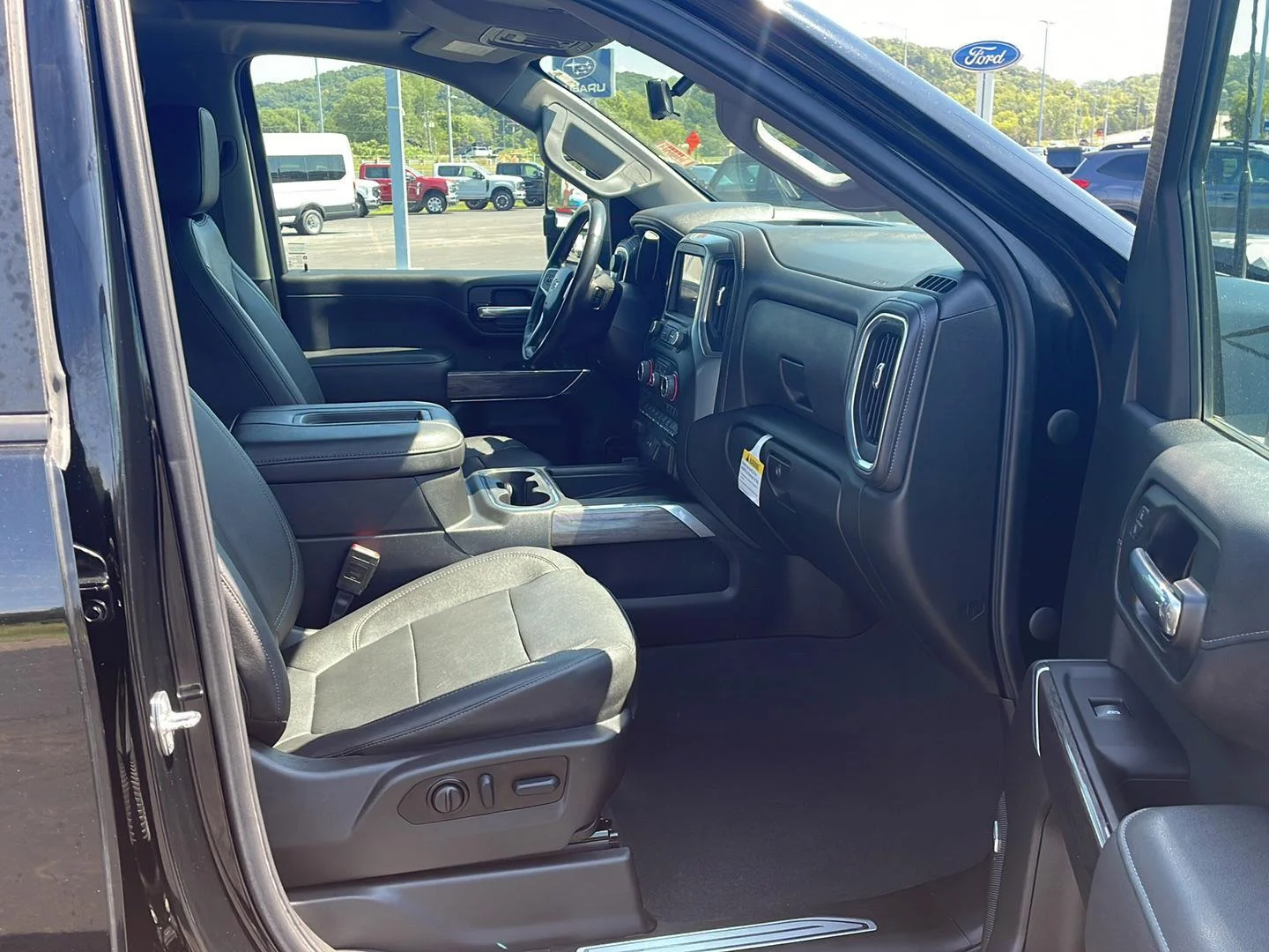 Used 2022 BLACK Chevrolet LTZ image 28