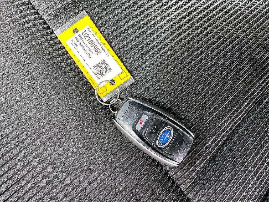 Used 2025 Ice Silver Metallic Subaru Premium image 27