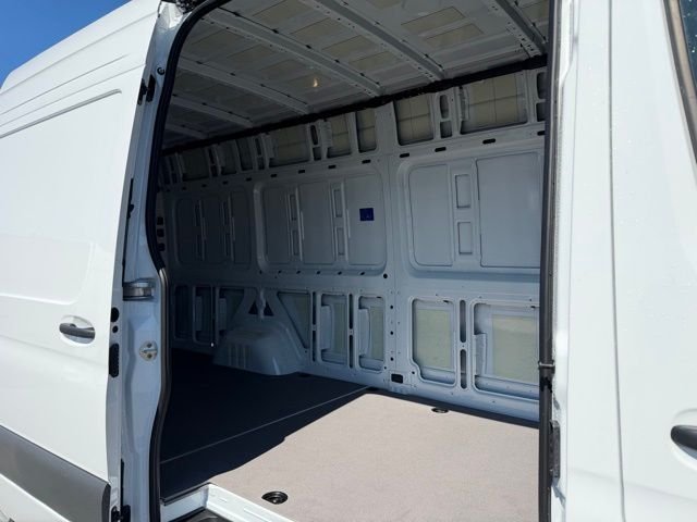 New 2026  Mercedes-Benz Cargo 170 WB image 12