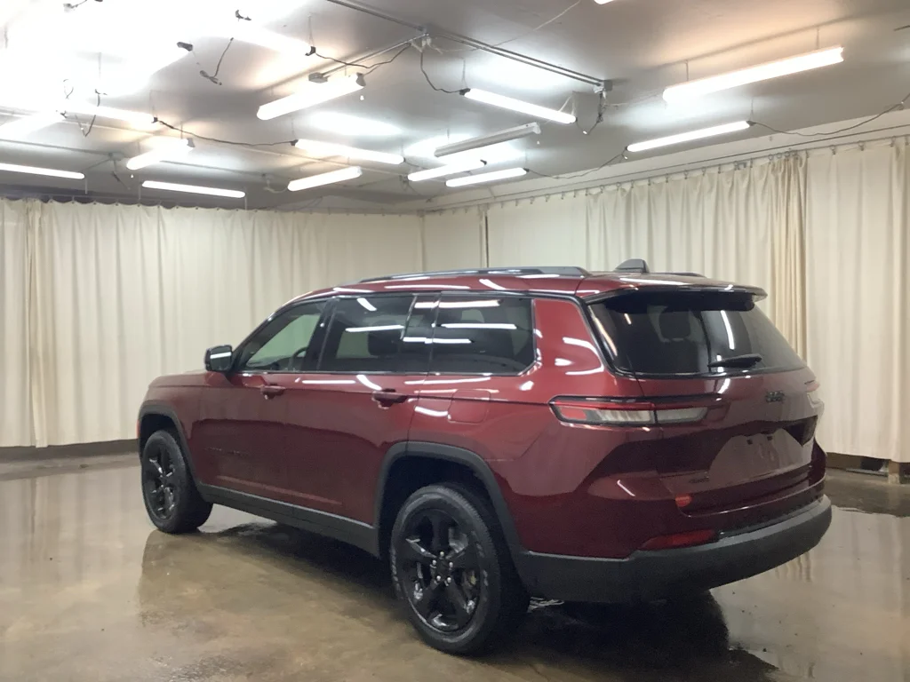 Certified Used 2023 Velvet Red Pearlcoat Jeep Altitude image 9