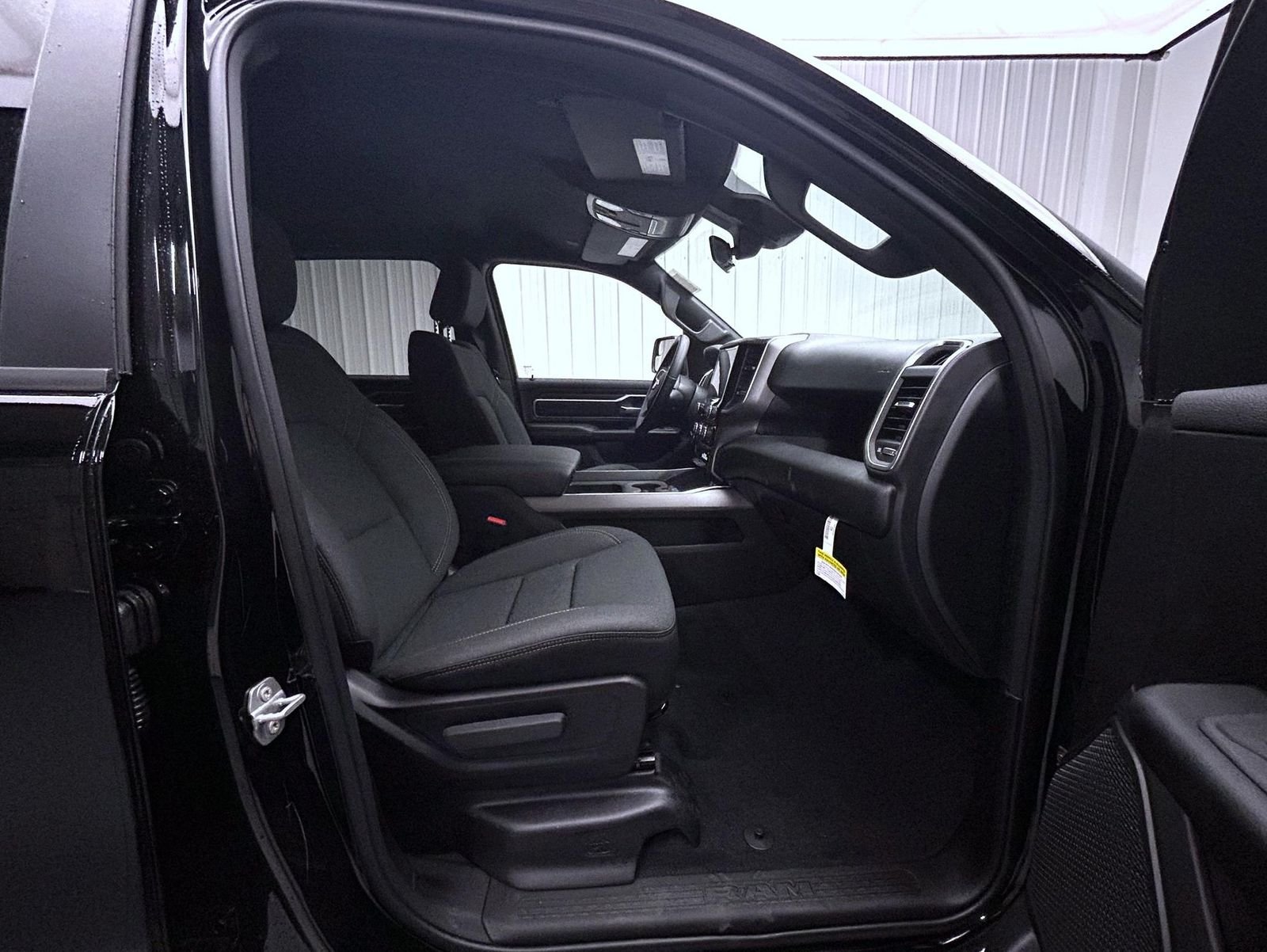 New 2026 Diamond Black Crystal Pearl-Coat Exterior Paint RAM Big Horn/Lone Star image 15