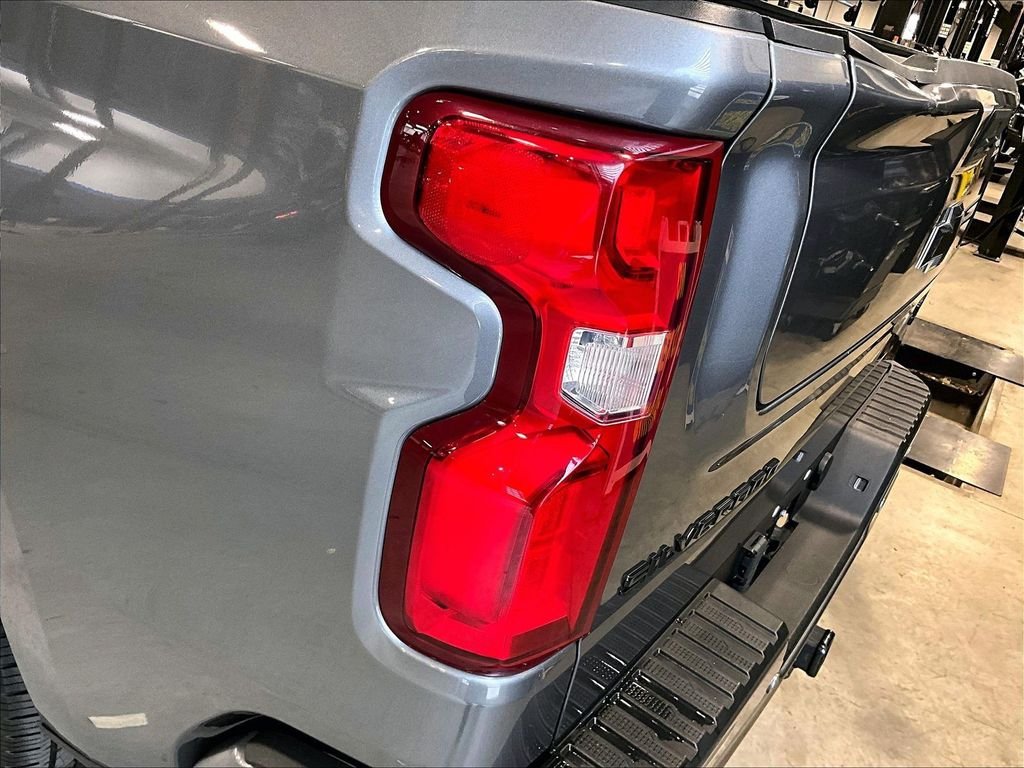 Used 2022 Gray Chevrolet High Country image 35