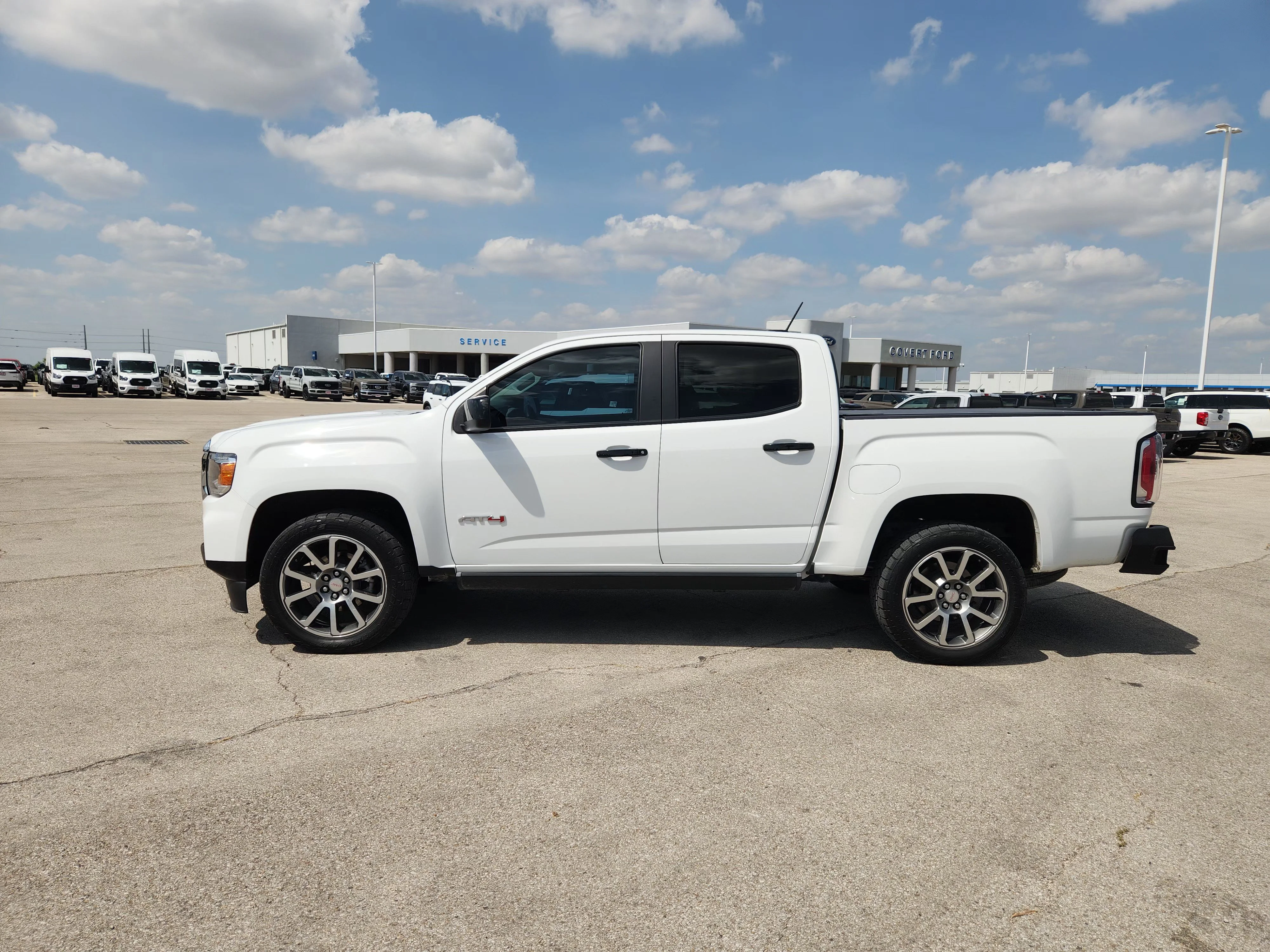 Used 2022 Summit White GMC AT4 w/Leather image 4