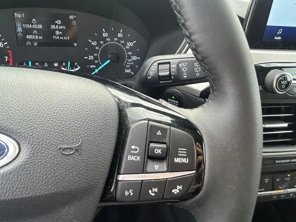 Used 2022 Black Metallic Ford SE image 12