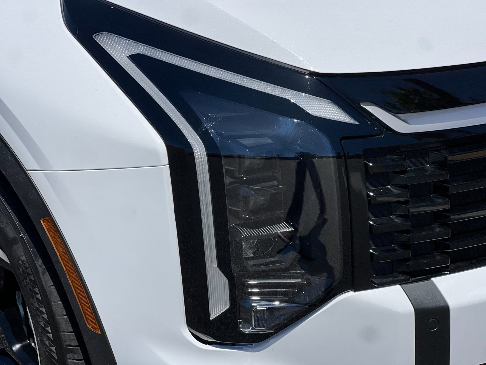 New 2026 Snow White Pearl Kia SX Prestige image 32