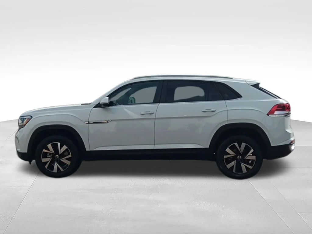 Used 2022 Pure White Volkswagen 2.0T SE image 4