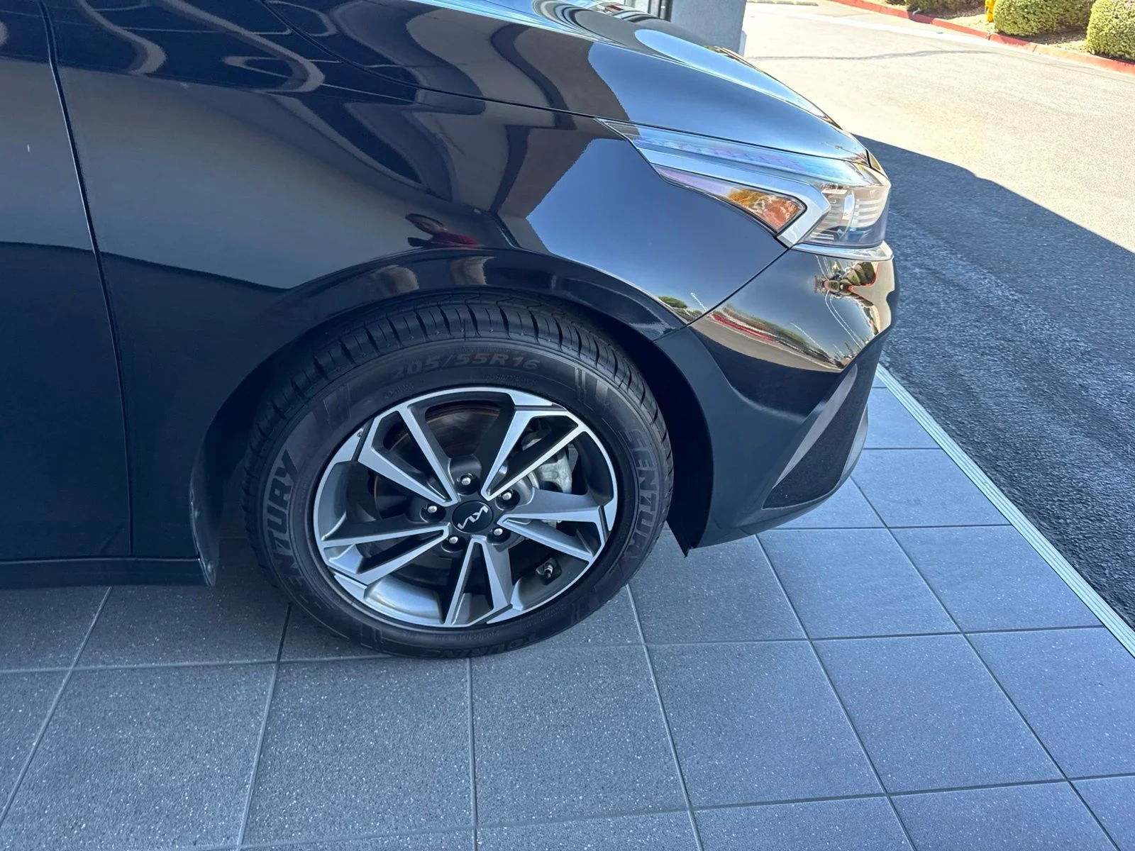 Used 2023 Aurora Black Pearl Kia LXS image 23