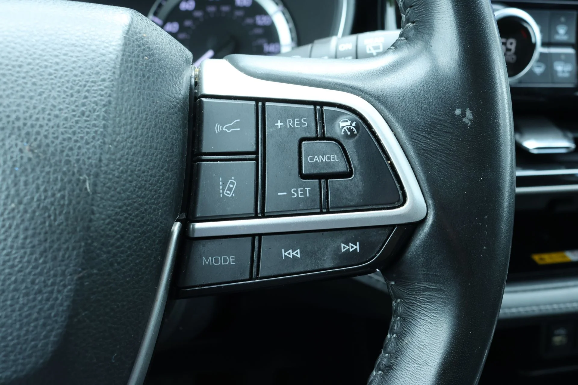 Used 2023 Beige Toyota XLE image 10
