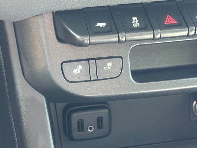 Used 2019 Gray Chevrolet Z71 image 23