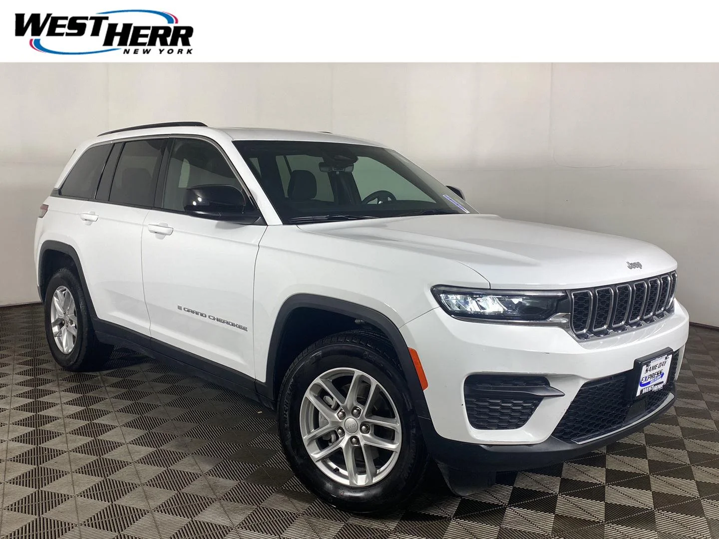 Used 2026 Bright White Clearcoat Jeep Laredo X image 1