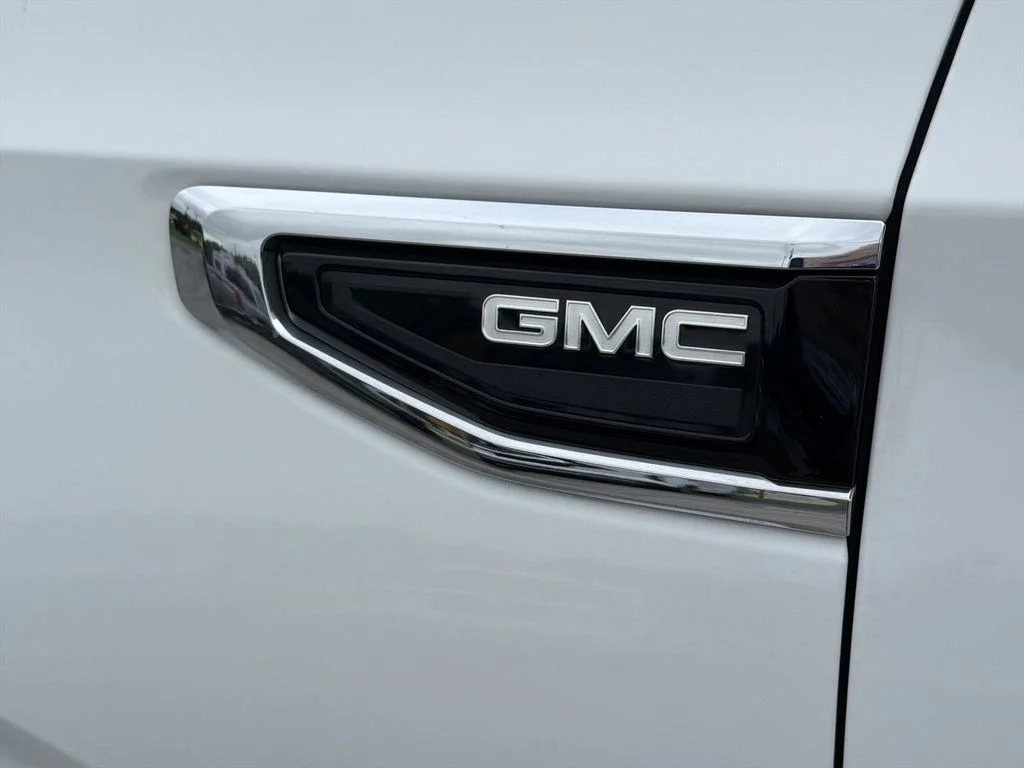 Used 2022 White GMC SLE image 33