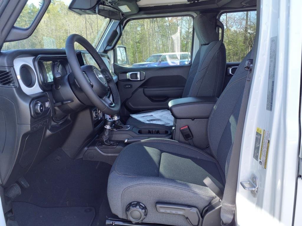 New 2025 Bright White Clear-Coat Exterior Paint Jeep Sport S image 3