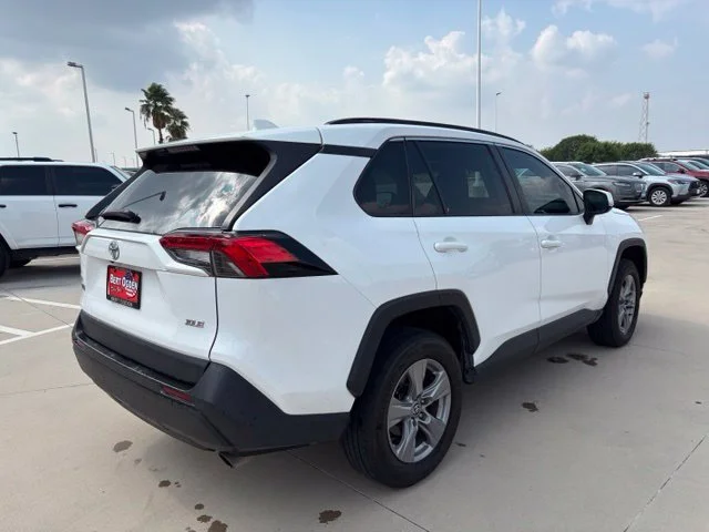 Used 2022 White Toyota XLE image 6