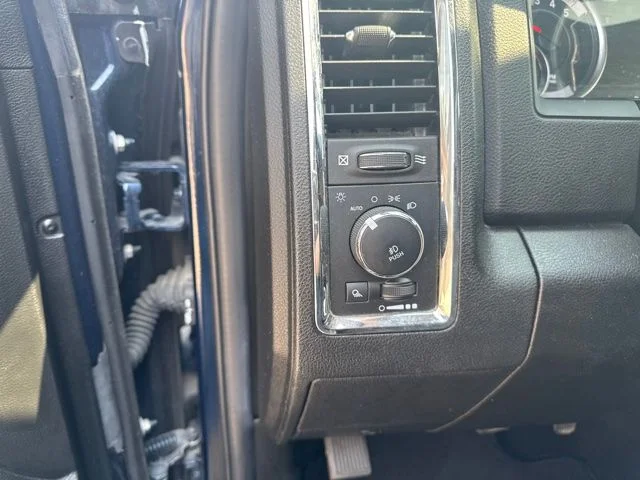 Used 2019 Patriot Blue Pearlcoat Ram Laramie image 13