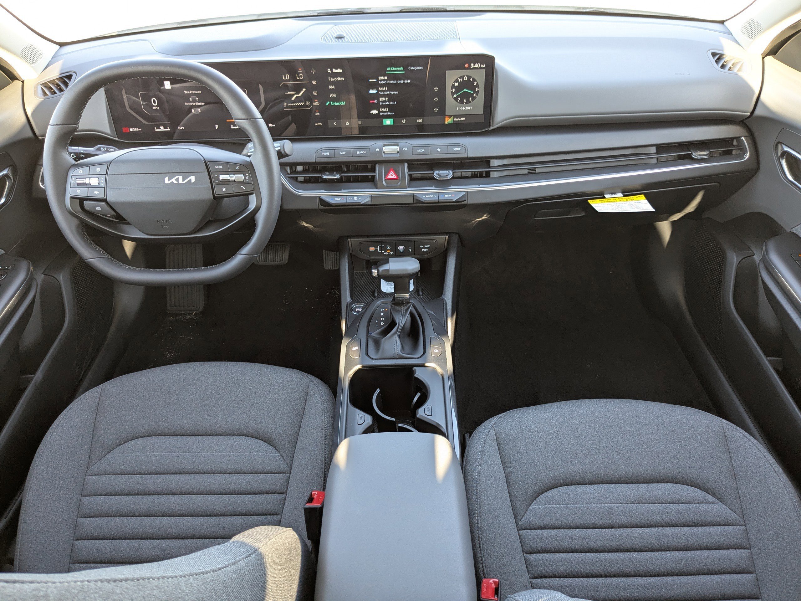 New 2025 Snow White Pearl Kia EX image 17