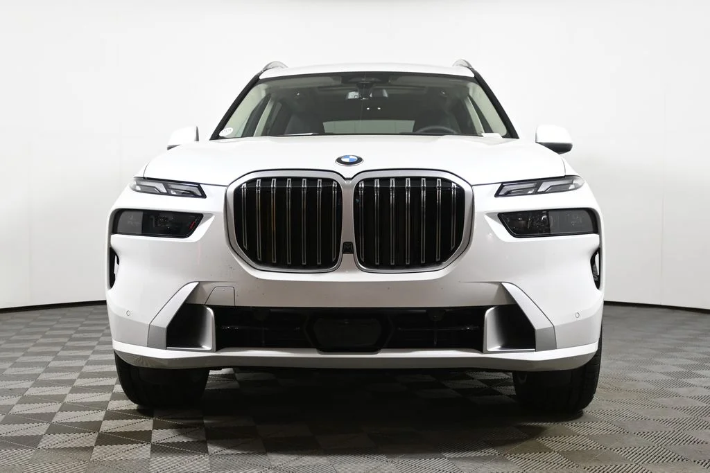 Used 2027 White BMW xDrive40i image 10