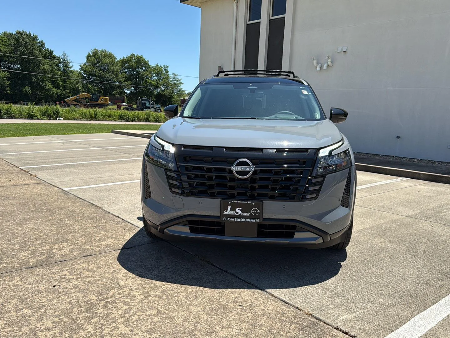New 2026 Boulder Gray Pearl/Super Black Nissan Platinum image 7