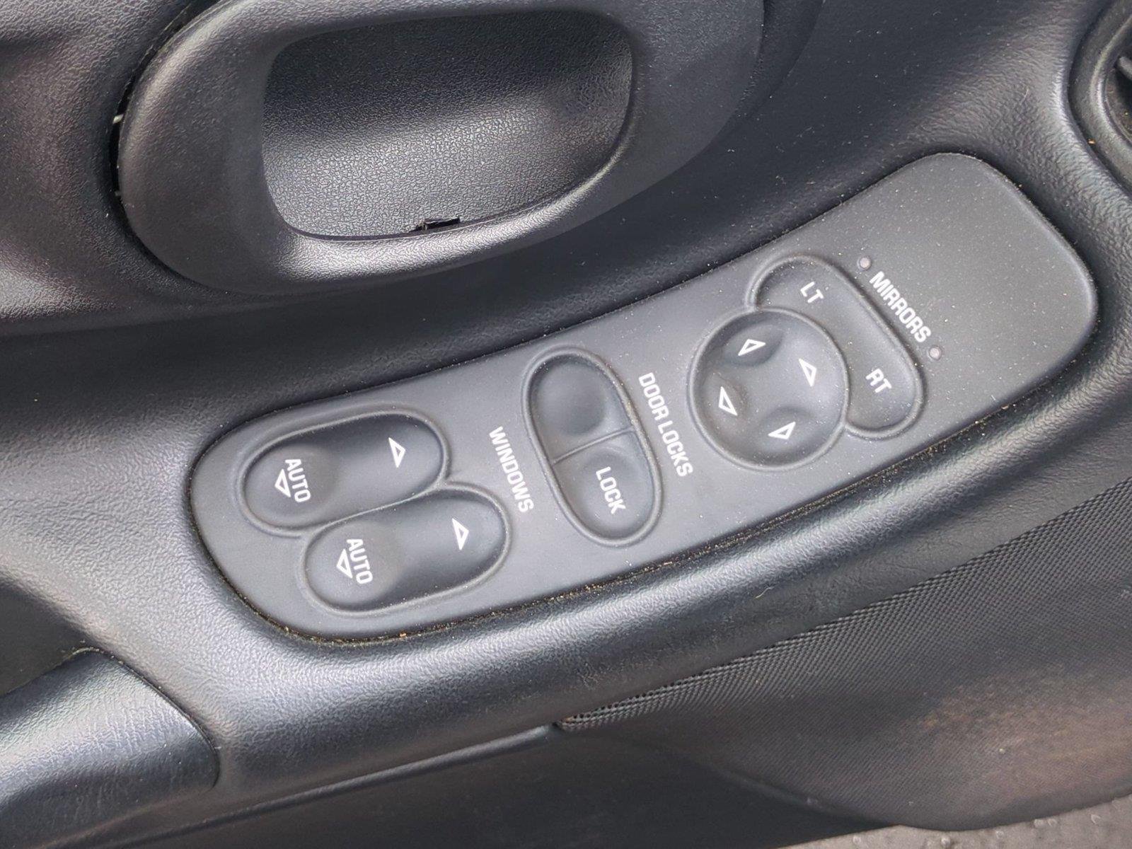 Used 2004 Machine Silver Metallic Chevrolet  image 16