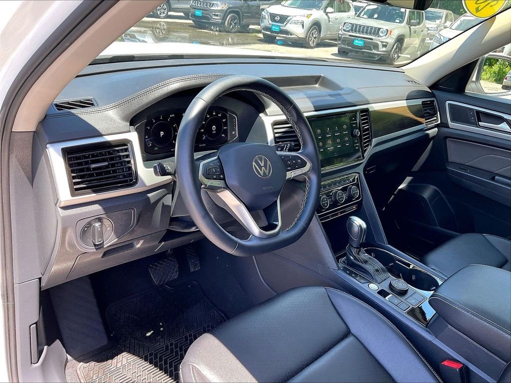 Used 2023 White Volkswagen 3.6L V6 SE w/Technology image 8