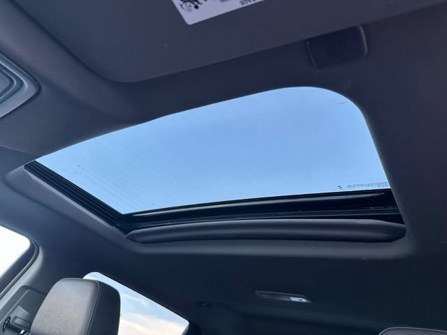 Used 2024 Summit White Chevrolet RST image 28