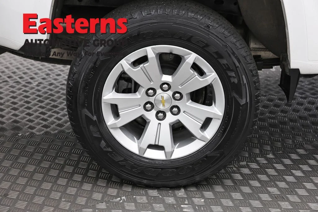 Used 2022 White Chevrolet LT image 29