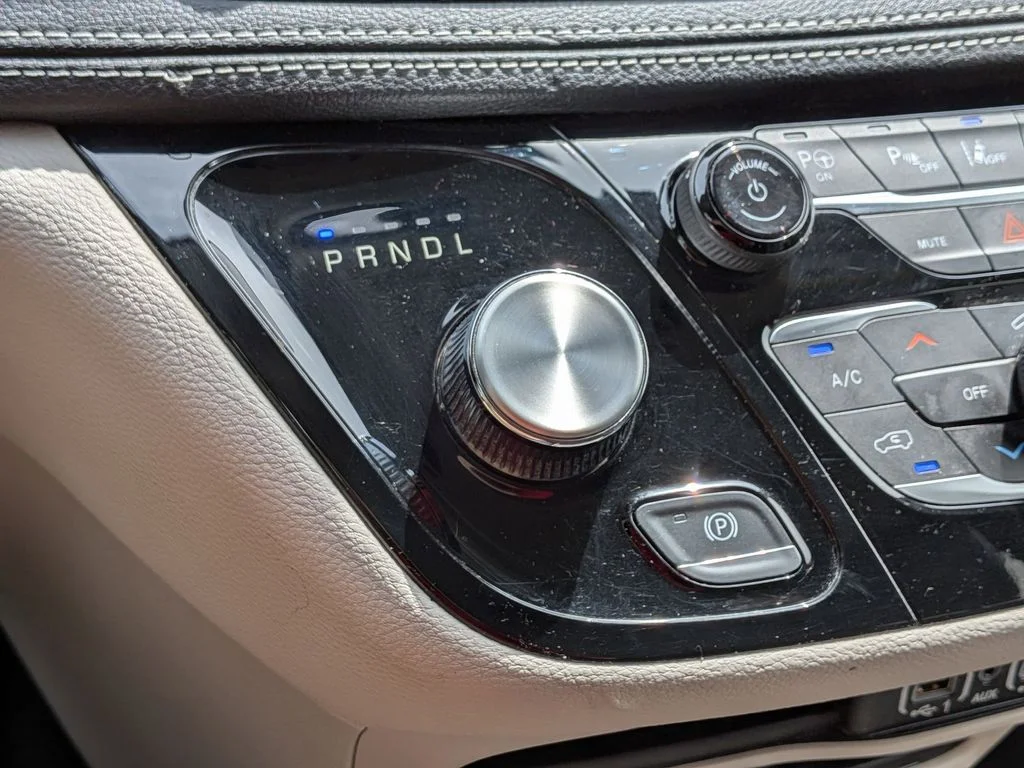 Used 2023 White Chrysler Touring L image 17