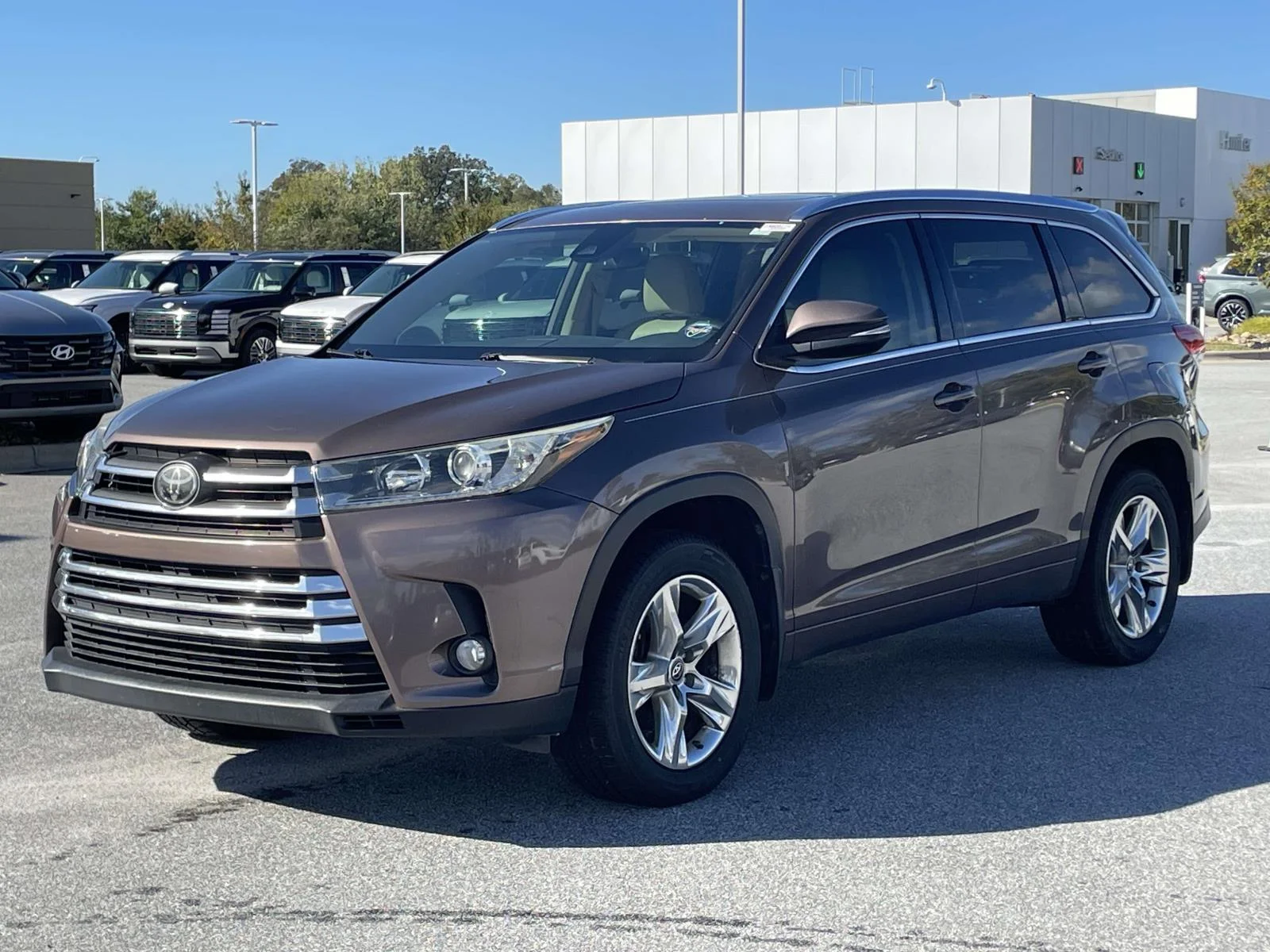 Used 2018 Toasted Walnut Pearl Toyota Limited image 24