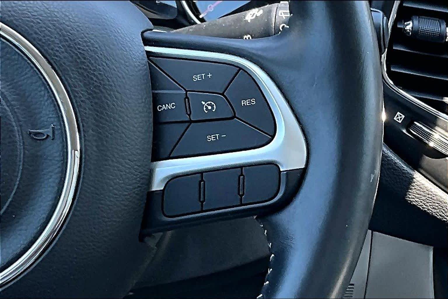 Used 2018 Laser Blue Pearlcoat Jeep Latitude image 24