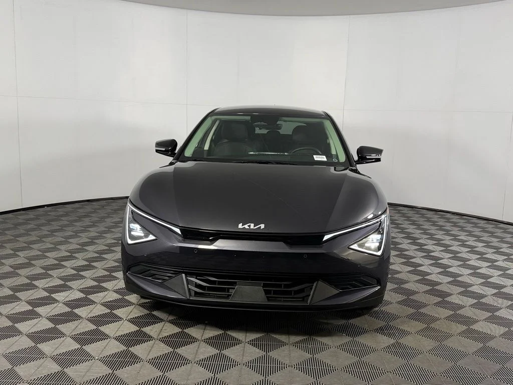 Certified Used 2025  Kia Light image 5