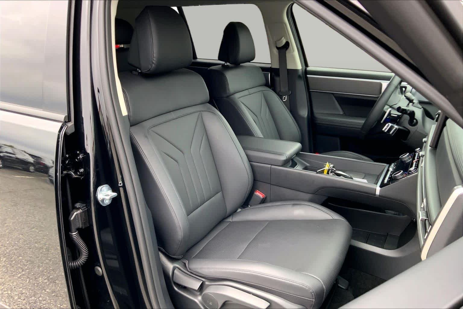 Used 2026 Phantom Black Hyundai SEL image 8