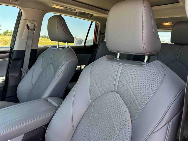 Certified Used 2024 RUBY FLARE PEARL Toyota  image 14