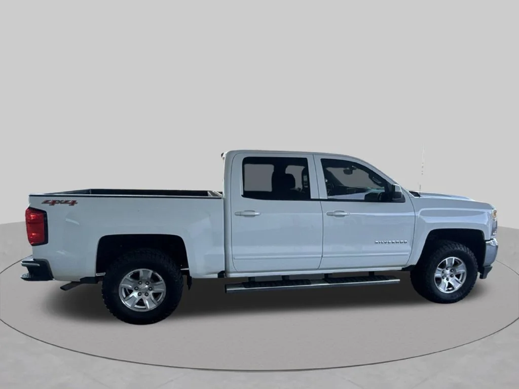 Used 2017 SUMMIT WHITE Chevrolet LT image 11