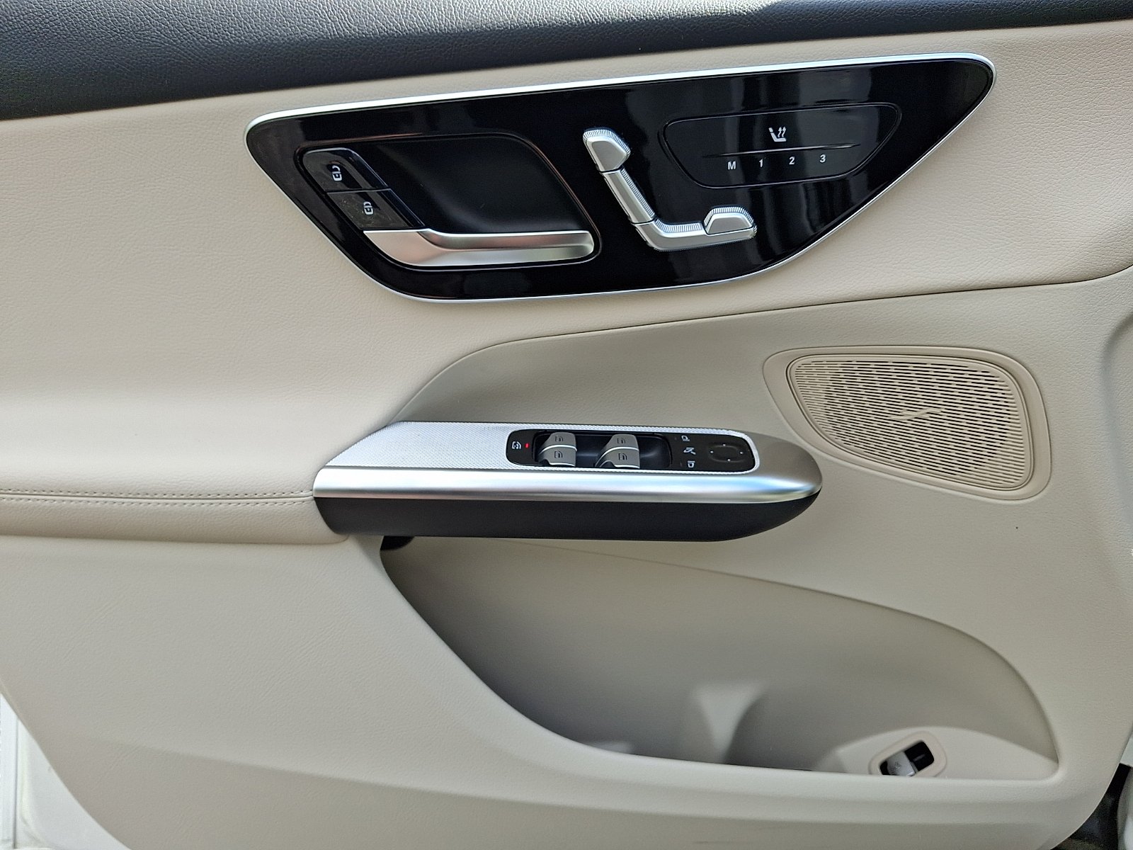 2025 Mercedes-Benz GLC Base - Photo 12