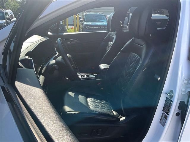 Used 2023 White Kia X-Line image 21