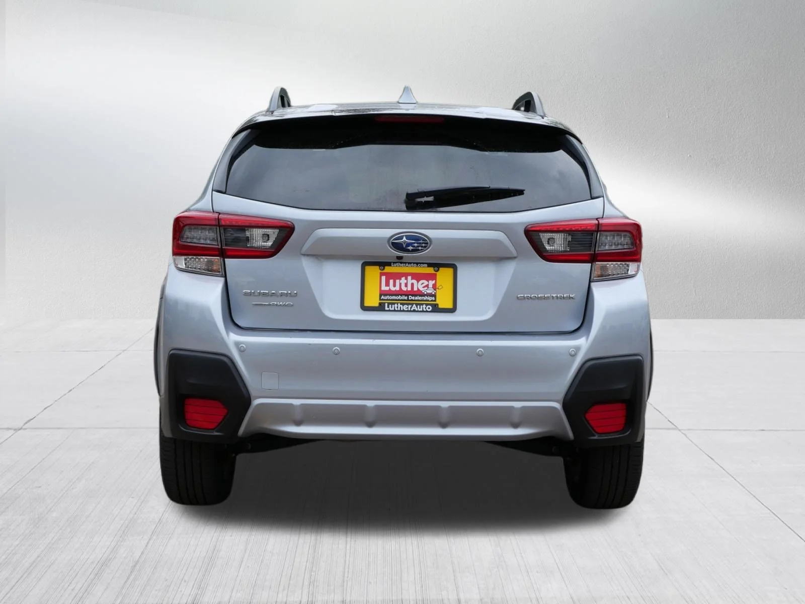 Used 2023 Ice Silver Metallic Subaru Limited image 6