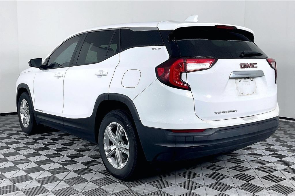 Certified Used 2023 SUMMIT WHITE GMC SLE image 2