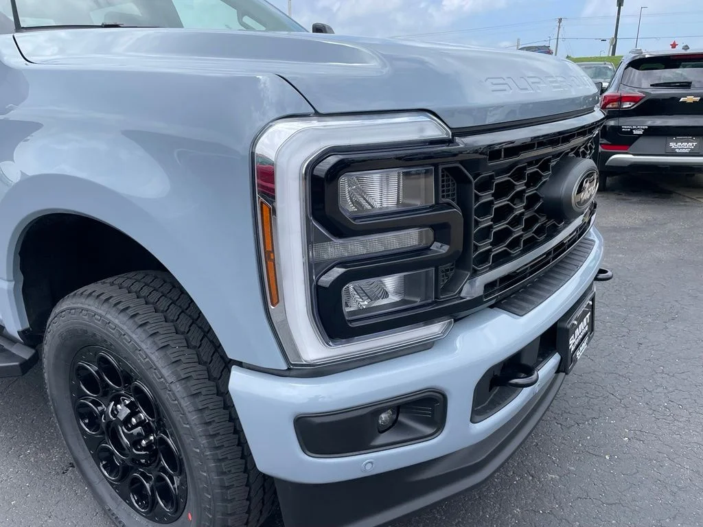 New 2026 Glacier Gray Metallic Tri-Coat Ford F-250® Lariat® image 32