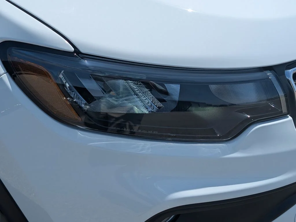 Used 2025 White Jeep Latitude image 4
