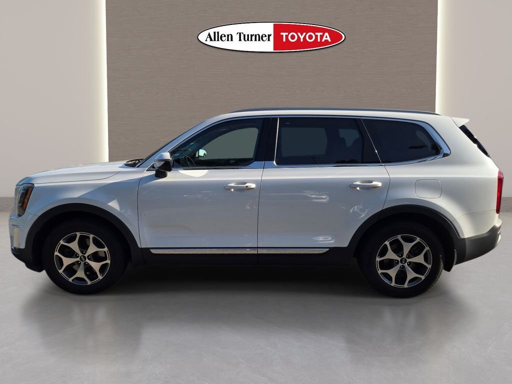 Used 2020 White Kia EX image 11