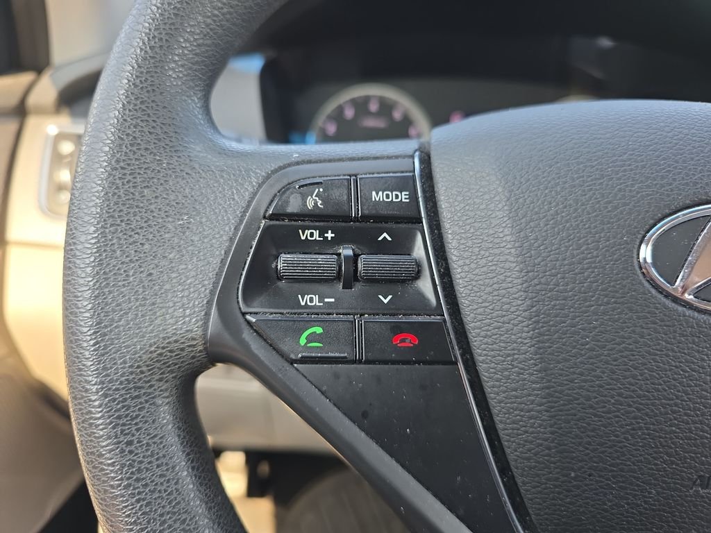 Used 2015 Blue Hyundai SE image 19