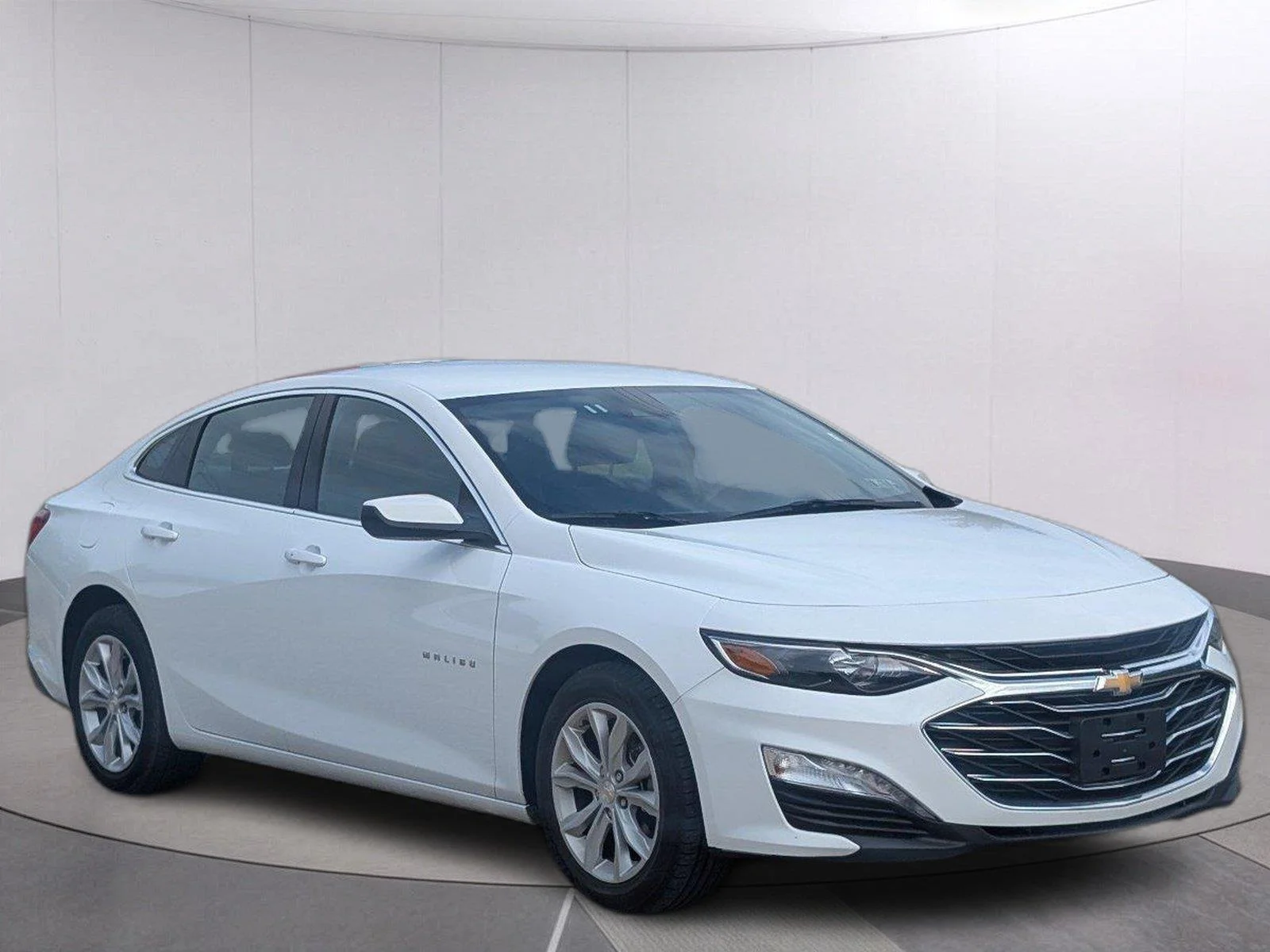 Used 2024 Summit White Chevrolet 1LT image 9