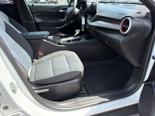 Used 2024 Summit White Chevrolet 1RS image 13