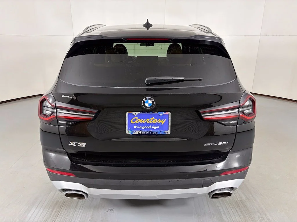 Used 2022 Black BMW sDrive30i image 7