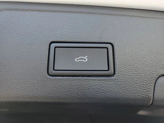 2026 Volkswagen Atlas Cross Sport SE w/Tech - Photo 9