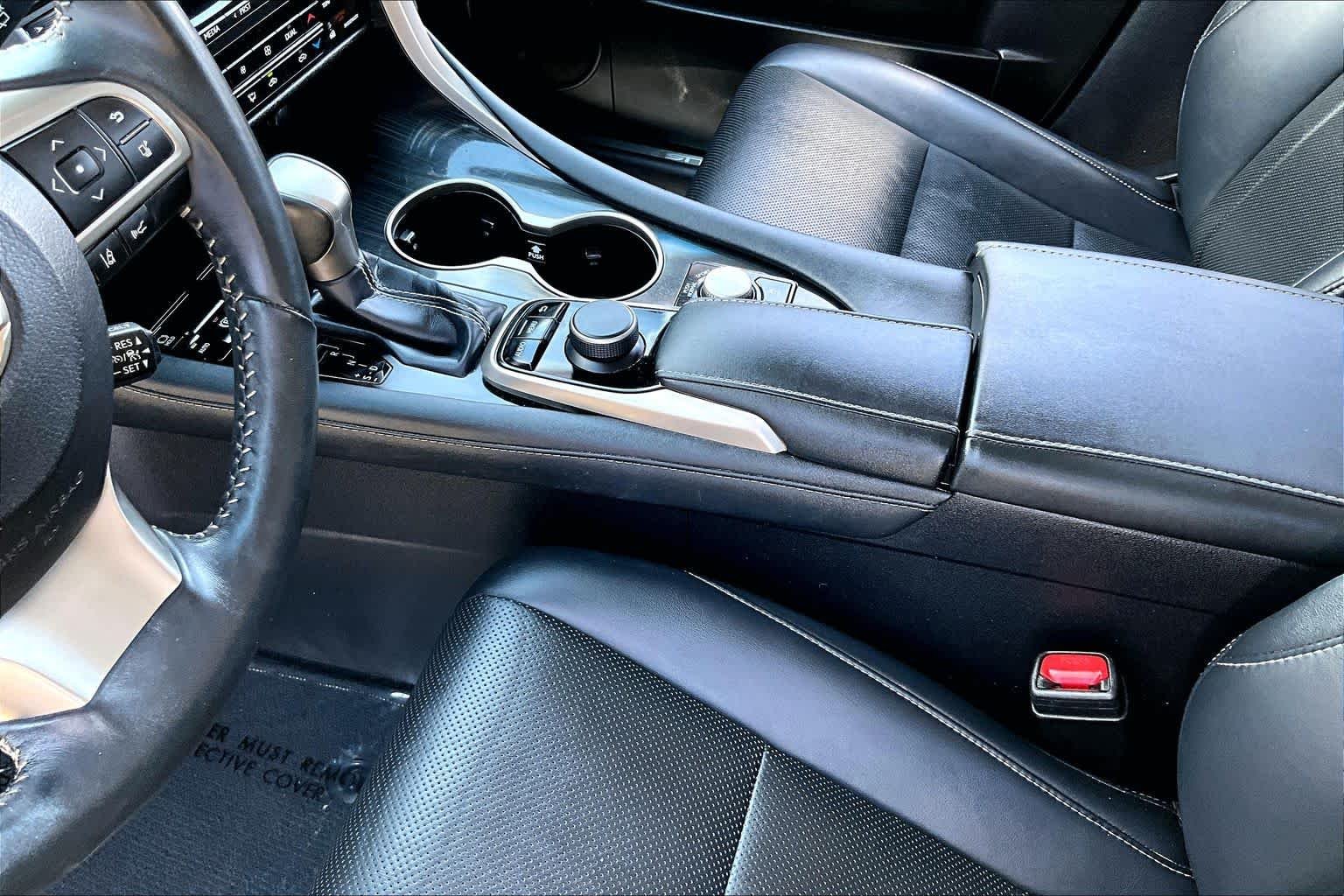 Used 2019 Eminent White Pearl Lexus  image 15