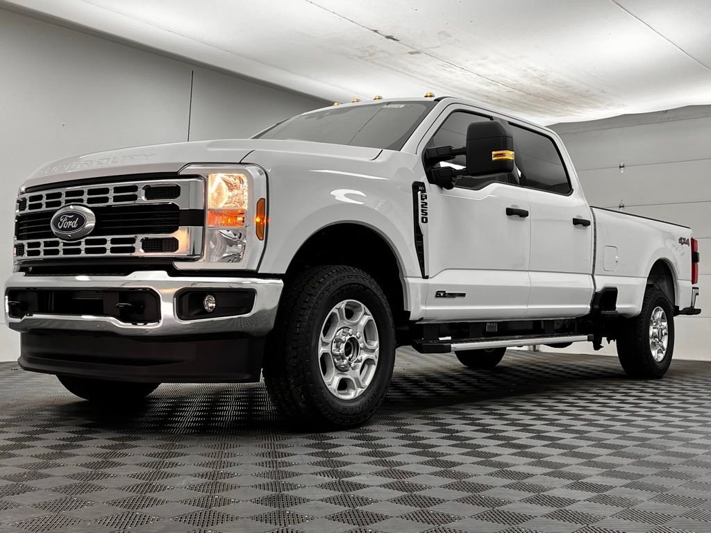New 2026 White Ford XLT image 2