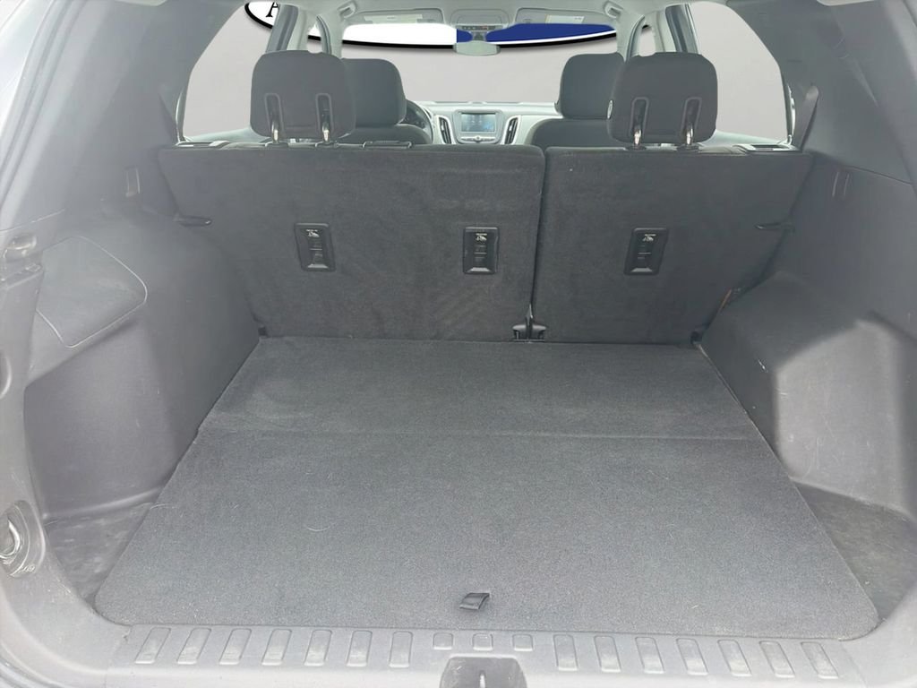 Used 2018 White Chevrolet LS image 7