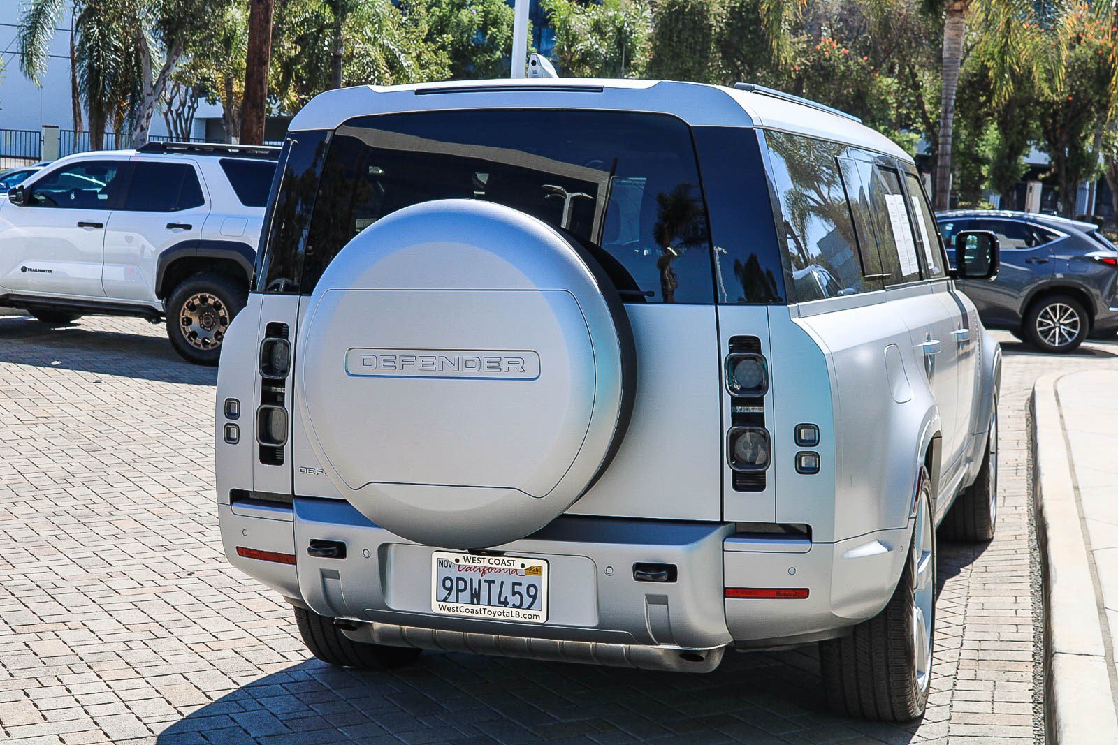 Used 2025 Silicon Silver Premium Metallic Land Rover X image 6